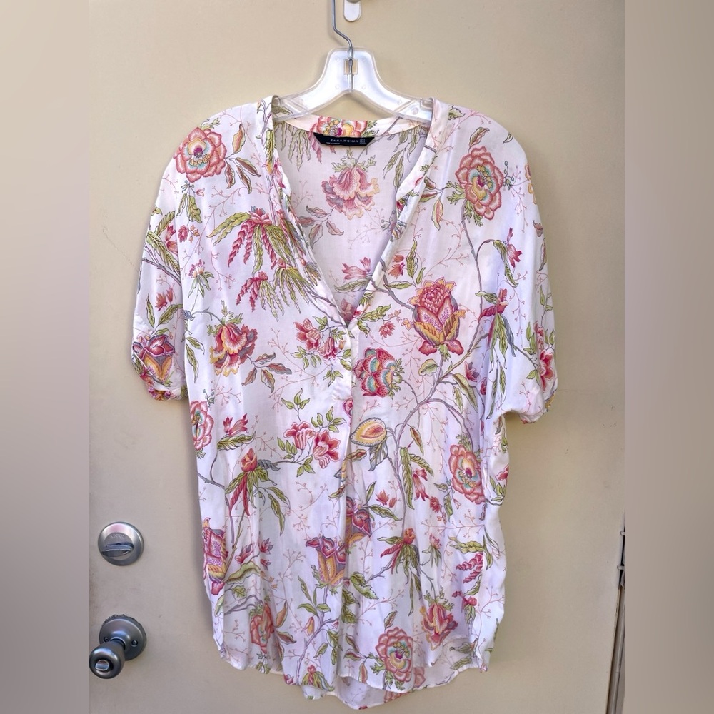 Zara Women Ivory & Floral Short Sleeve Blouse Size Small